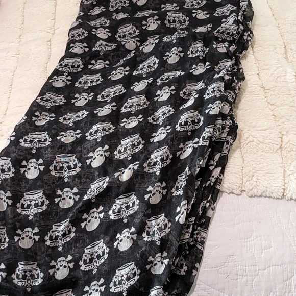 It's NOT A PHASE Mom! ☠️ Skull & Crossbones Y2K Myspace Tumblr Scene scarf - Picture 2 of 3
